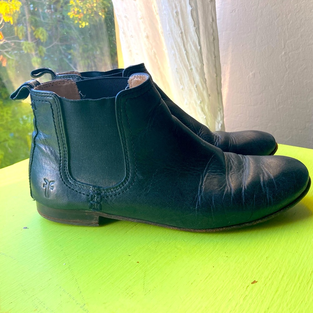 Frye Jillian black Chelsea boots
